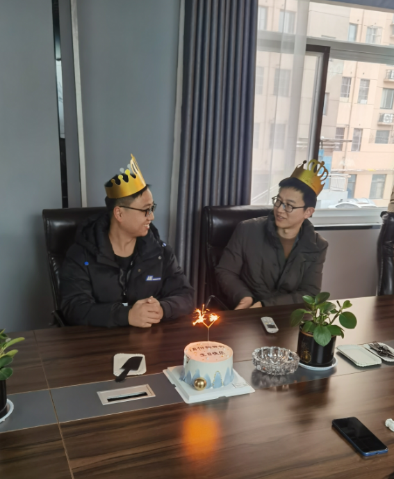 暖心相伴，共庆生辰 —— 尊龙凯时集团1月生日会温馨举行