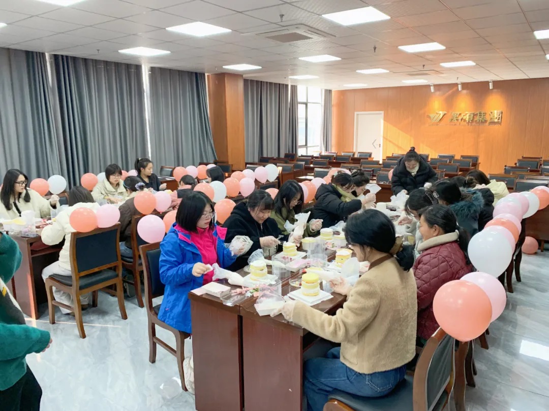 巧手烘焙 情暖三八——尊龙凯时集团举办三八妇女节创意烘焙活动